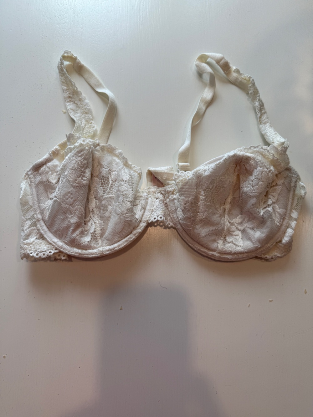 Victoria's Secret Lace Underwire Bra in Ivory Cream